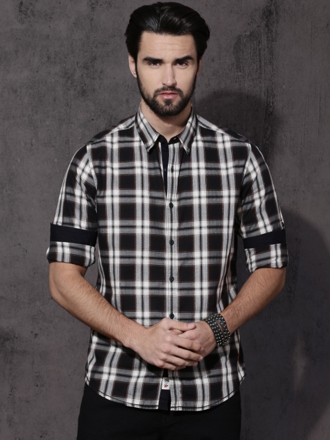 

Roadster Men Black & Beige Checked Casual Shirt