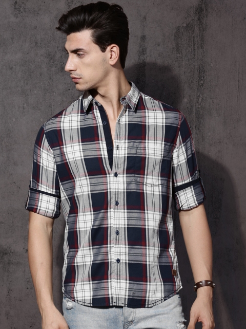 

Roadster Men Navy Blue & White Regular Fit Checked Casual Shirt