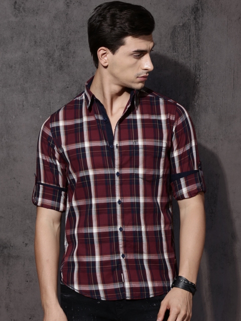 

Roadster Men Maroon & Navy Regular Checked Casual Shirt