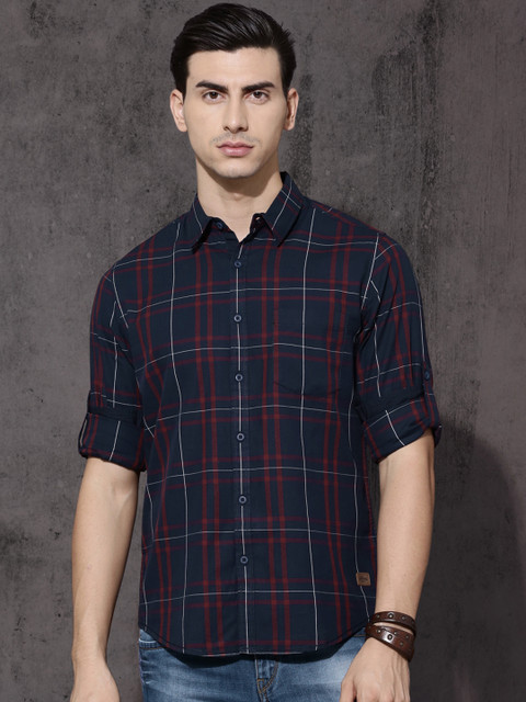 

Roadster Men Navy Blue & Maroon Regular Fit Checked Casual Shirt