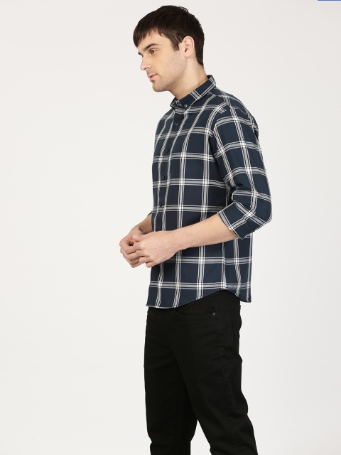 

ether Men Navy Blue & White Slim Fit Checked Casual Shirt