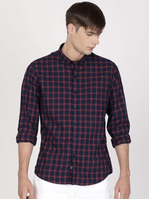 

ether Men Navy Blue & Red Slim Fit Checked Casual Shirt