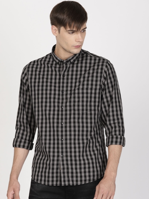

ether Men Black & Taupe Slim Fit Checked Casual Shirt
