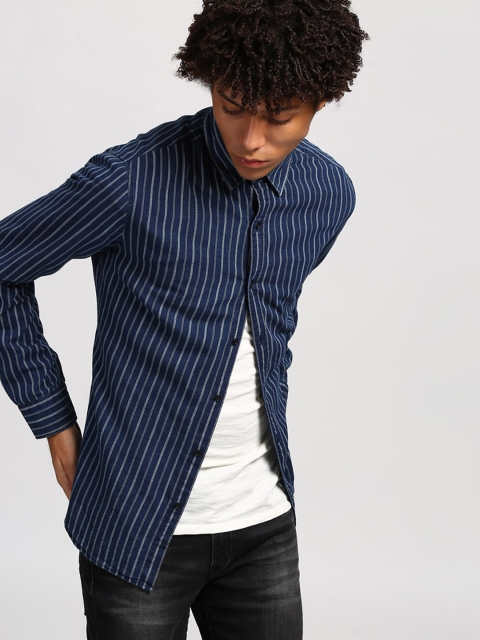 

Levis Men Navy Blue Slim Fit Striped Casual Shirt