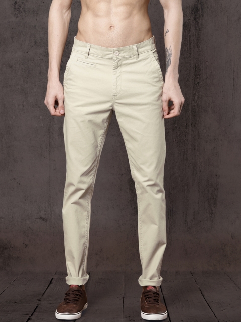 

Roadster Men Beige Solid Chinos