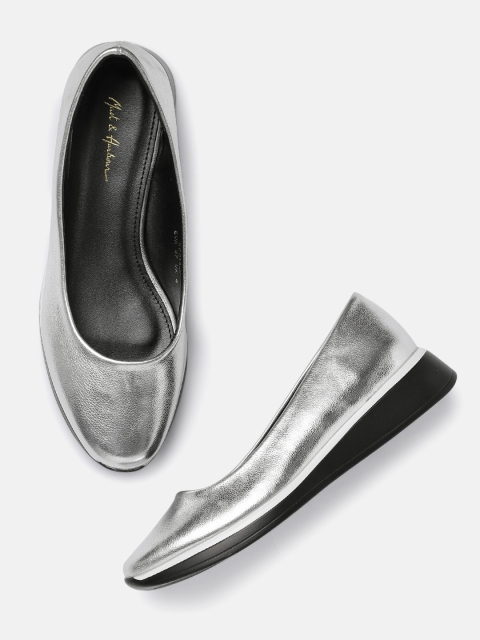 

Mast & Harbour Women Silver-Toned Solid Pumps