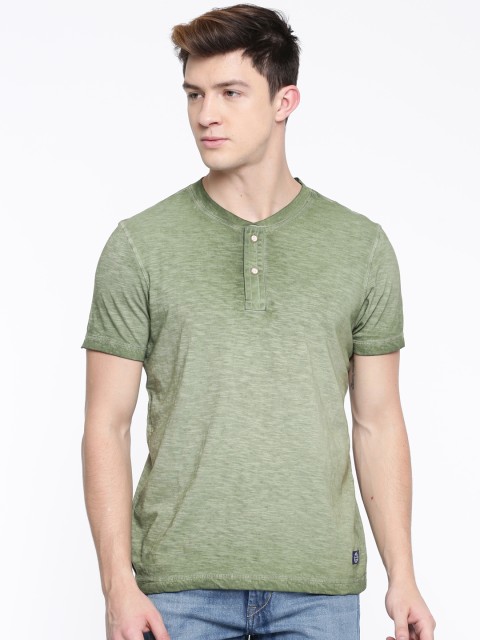 

Arrow Blue Jean Co. Men Green Solid Henley Neck T-shirt