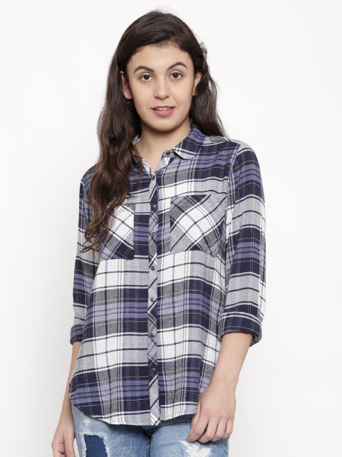 

Ginger by Lifestyle Women Blue & White Regular Fit Checked Casual Shirt