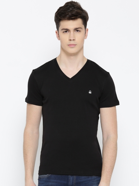 

United Colors of Benetton Men Black Solid V-Neck T-shirt