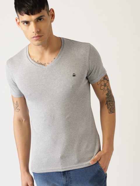 

United Colors of Benetton Men Grey Melange Solid V-Neck T-shirt
