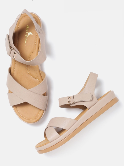 

Mast & Harbour Women Brown Flats, Beige