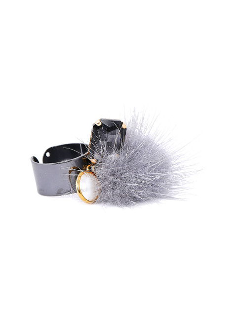 

Foxy Sperks Grey & White Ring with Fur Detail