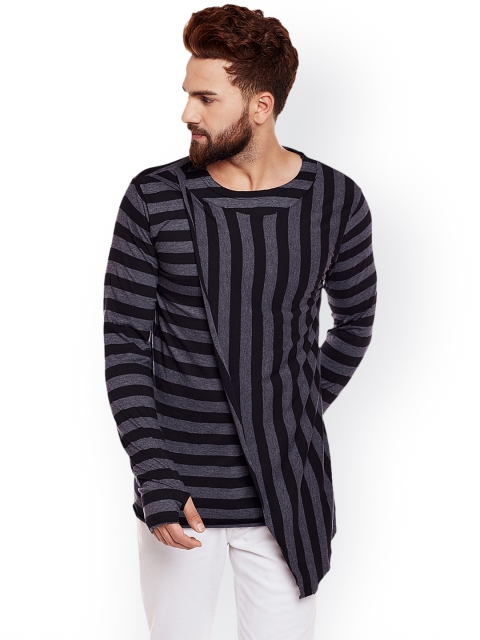 

CHILL WINSTON Men Black Striped Round Neck T-shirt