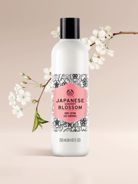 

THE BODY SHOP Japanese Cherry Blossom Sustainable Body Lotion 250ml, White
