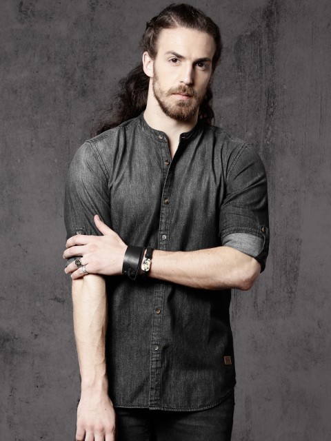 

Roadster Men Charcoal Grey Chambray Regular Fit Faded Casual Shirt