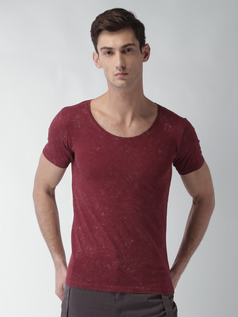 

Blue Saint Men Maroon Self Design Scoop Neck T-shirt