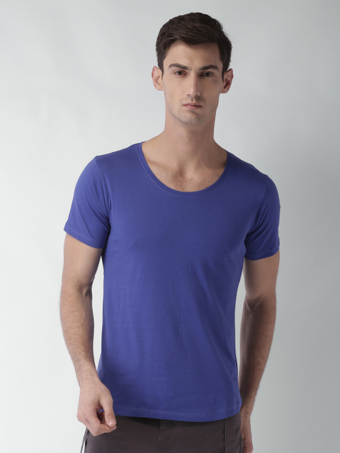 

Blue Saint Men Blue Solid Scoop Neck T-shirt