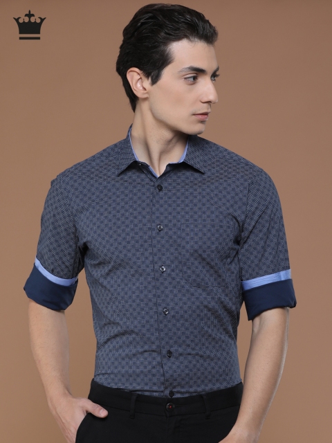 

Louis Philippe Men Navy & White Slim Fit Checked Casual Shirt, Navy blue