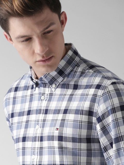 

Tommy Hilfiger Men White & Navy Blue Regular Fit Checked Casual Shirt