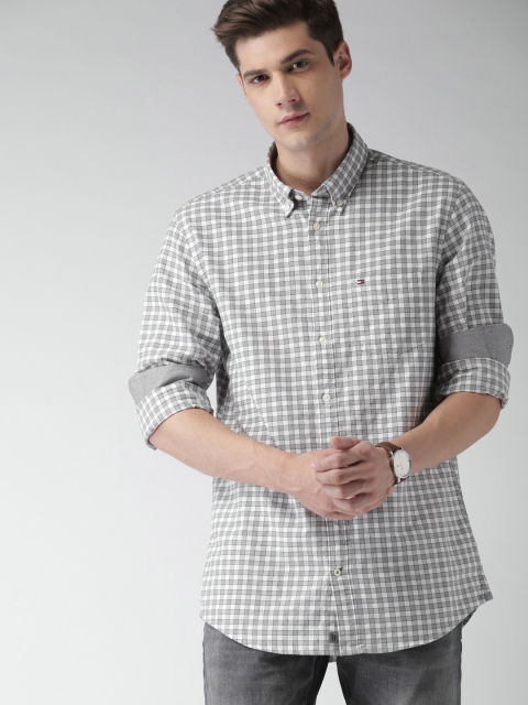 

Tommy Hilfiger Men Grey & White Regular Fit Checked Casual Shirt
