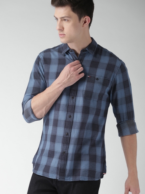 

Tommy Hilfiger Men Blue Standard Regular Fit Checked Casual Shirt