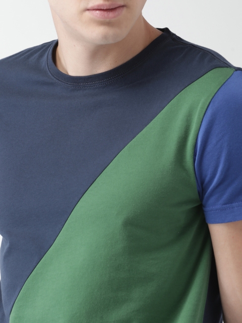 

Tommy Hilfiger Men Blue & Green Colourblocked Round Neck T-shirt