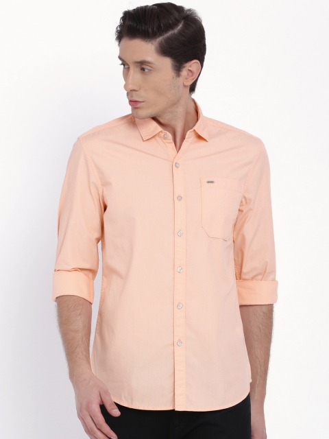 

Lee Men Peach-Coloured Slim Fit Solid Casual Shirt