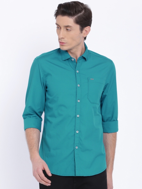 

Lee Men Turquoise Blue Slim Fit Solid Casual Shirt