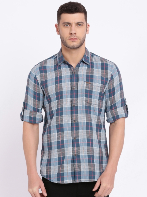 

Wrangler Men Blue & Grey Regular Fit Checked Casual Shirt