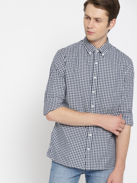 

MANGO MAN Men White & Navy Blue Regular Fit Checked Casual Shirt