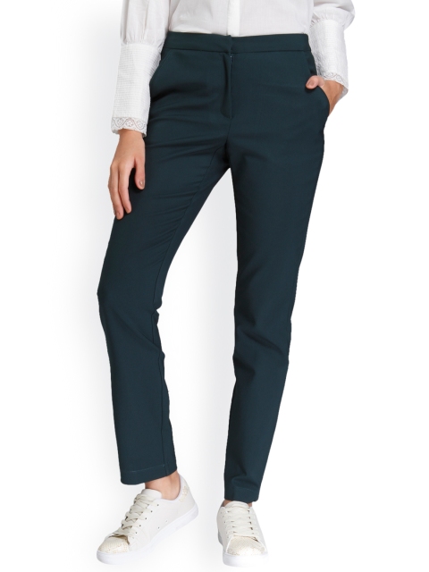 

Vero Moda Women Green Carrot Tapered Fit Solid Regular Trousers