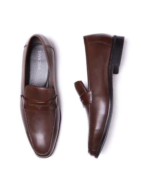 

INVICTUS Men Brown Textured Semiformal Loafers