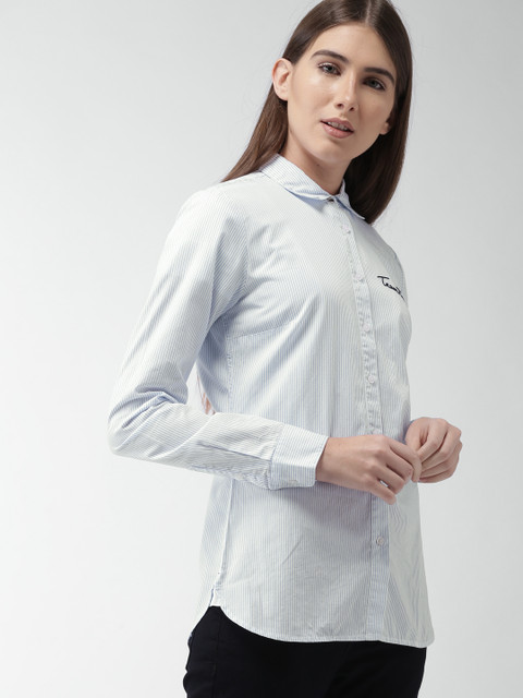 

Tommy Hilfiger Women White & Blue Regular Fit Striped Casual Shirt