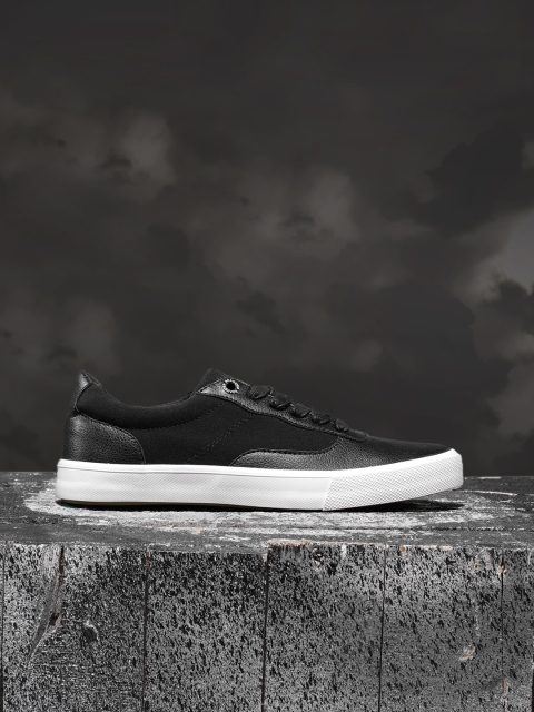 

Roadster Men Black Sneakers