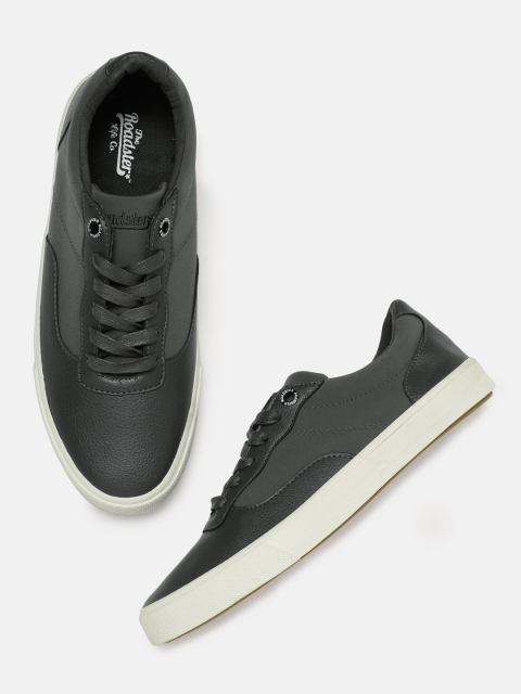 

Roadster Men Grey Sneakers