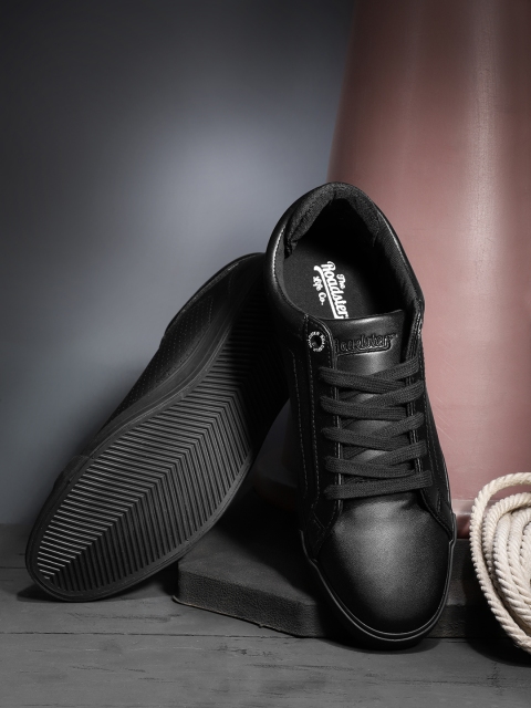 

Roadster Men Black Sneakers