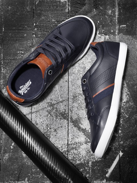 

Roadster Men Navy Blue Sneakers
