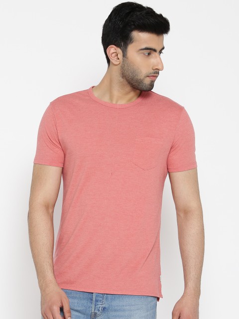 

Blackberrys Men Coral Pink Solid Round Neck T-shirt