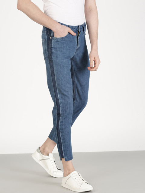 

ether Men Blue Carrot Cropped Mid-Rise Jeans with Side Seam Contrast