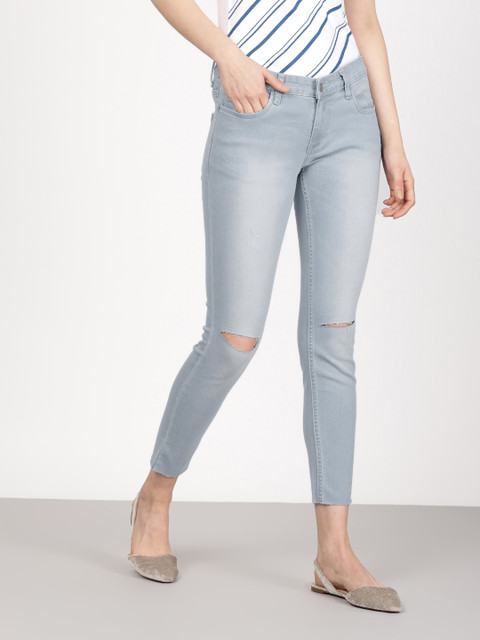 

ether Women Blue Skinny Fit Mid-Rise Slash Knee Cropped Stretchable Jeans