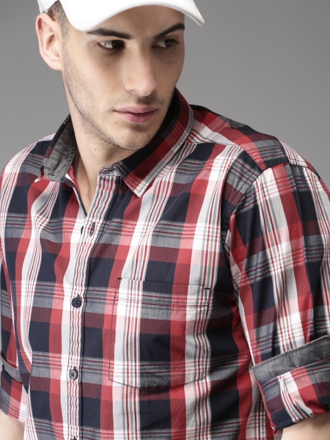 

Moda Rapido Men Red & Navy Blue Regular Fit Checked Casual Shirt