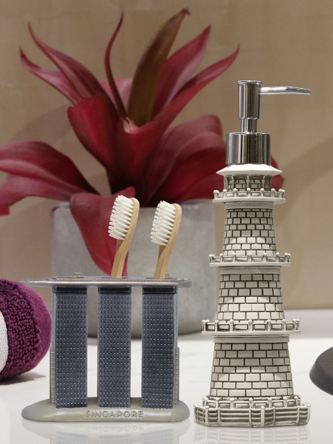 

Shresmo Set of 2 Grey & White Textured Bathroom Accessories