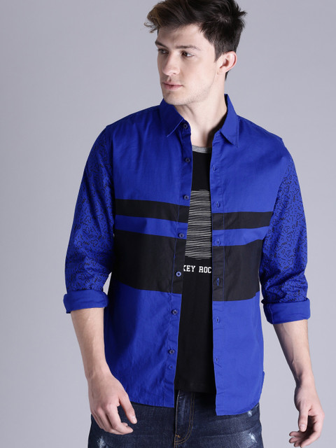 

Kook N Keech Disney Men Blue & Black Regular Fit Colourblocked Casual Shirt