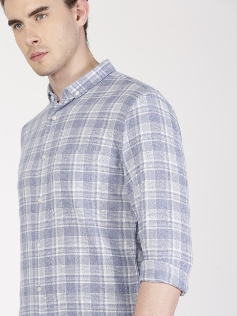 

ether Men Blue & White Regular Fit Checked Casual Shirt