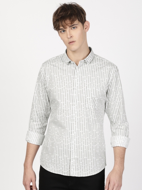 

ether Men Grey & White Regular Fit Striped Casual Shirt