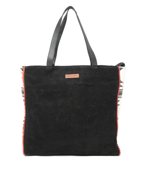 

Kanvas Katha Black Solid Shoulder Bag