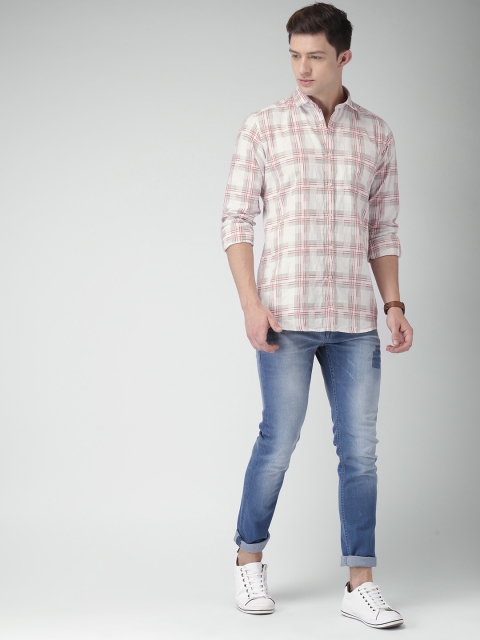 

Mast & Harbour Men Off-White & Red Slim Fit Checked Casual Shirt