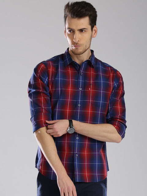 

Levis Men White & Blue Slim Fit Checked Casual Shirt