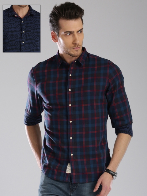 

Levis Men Navy Blue & Brown Regular Fit Checked Casual Shirt