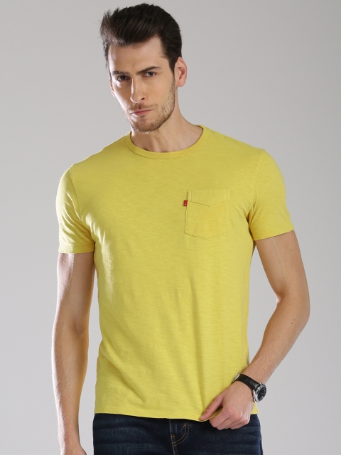

Levis Men Yellow Solid Round Neck T-shirt